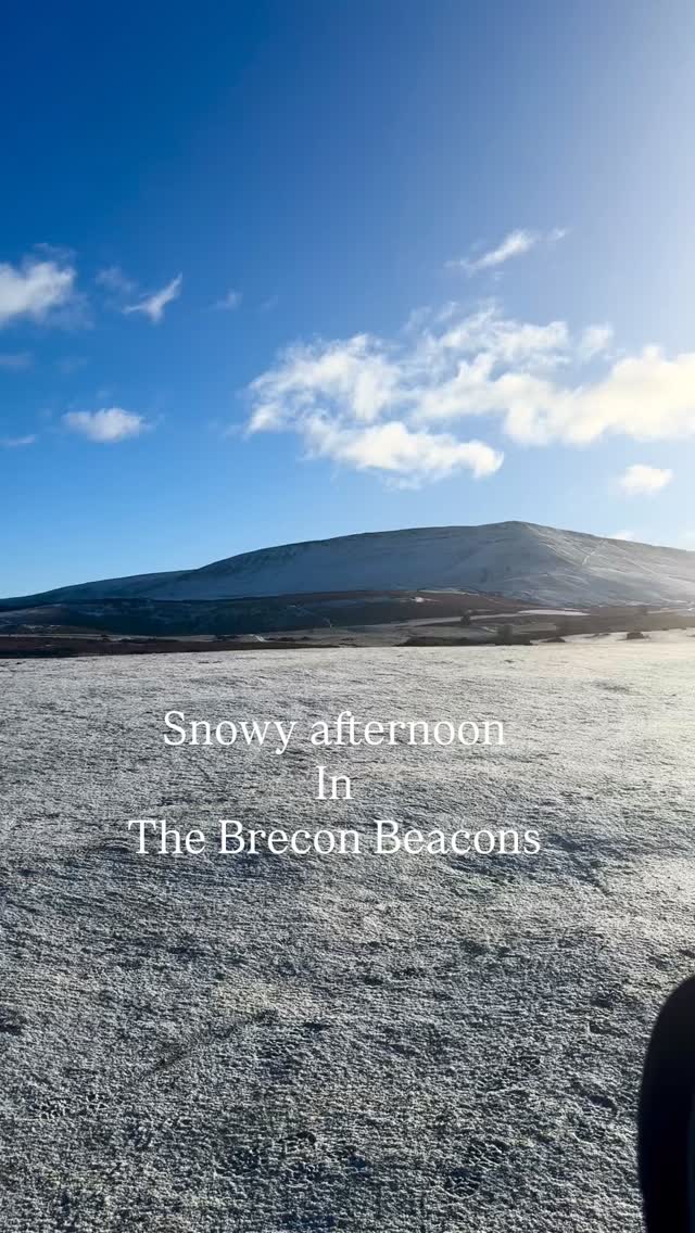 Ending the Christmas break with an afternoon in the beautiful Brecon Beacons. Fresh air, a dusting of snow and that glorious winter light …. On days like this I love winter ❄️