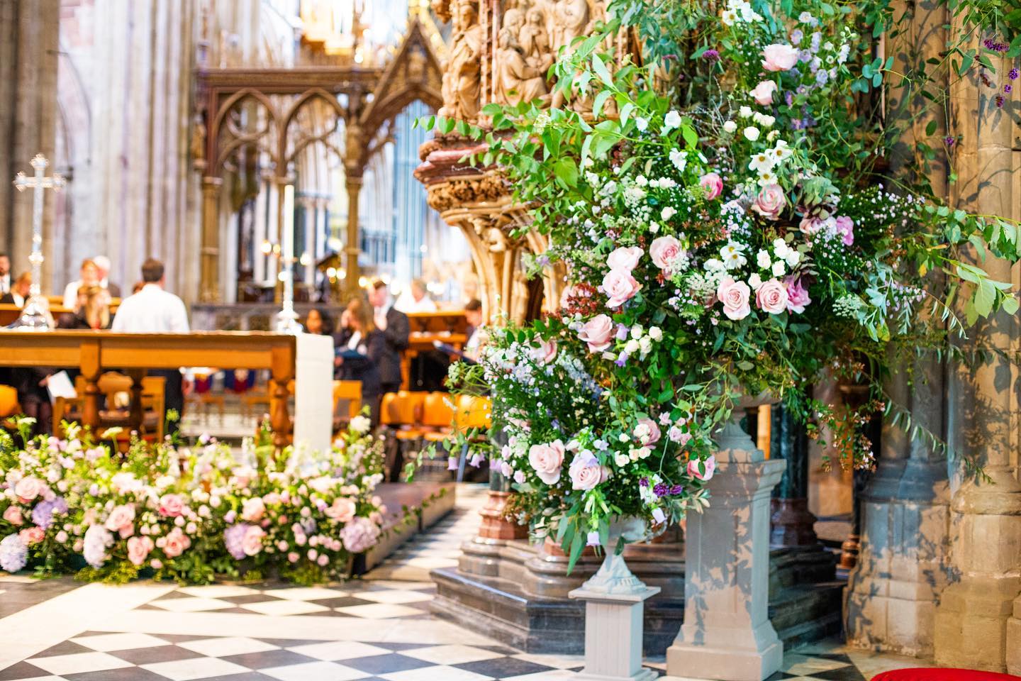 SUSTAINABILITY  I had the pleasure of designing an installation in Worcester cathedral for a beautiful memorial service recently. The majority of flowers and foliage were home grown and the designs natural with no foam. The cathedral has a very dedicated team who work hard to arrange the weekly floral displays. They are all volunteers and rely on weddings and events to fund the flowers they use. Special permission had to obtained for me to install my designs. I had a long discussion with the ladies about sustainability and the use of floral foam, they were adamant that there was no other choice for them. We talked about alternatives but the main reason was that if they could not use foam they would lose the majority of their members. It’s something that had not occurred to me, the style of their designs is very dependent on foam as a mechanic so how to you persuade people who give their time and often pay for the flowers themselves to change their style and use different mechanics? I have the upmost respect for these ladies and am looking for a way forward. Suggestions welcome 🌿