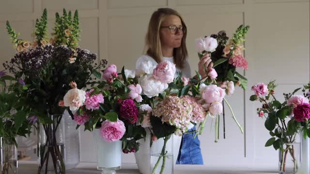 Fancy a creative break this year? 

My floral escape includes a two nights’ stay my traditional shepherds hut in the orchard and a full day bespoke 1:1 workshop with me in my studio.

 It’s designed for those who want to step away from the pace of everyday life and spend focused, uninterrupted time learning and creating in a calm, beautiful setting.

You’re worth it!